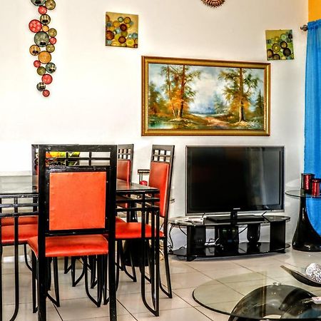 Crystoural Suites Near The Us Embassy - Gated & Secure - 2 Bedrooms, 2 Beds, 4 Guest Kingston Exterior photo