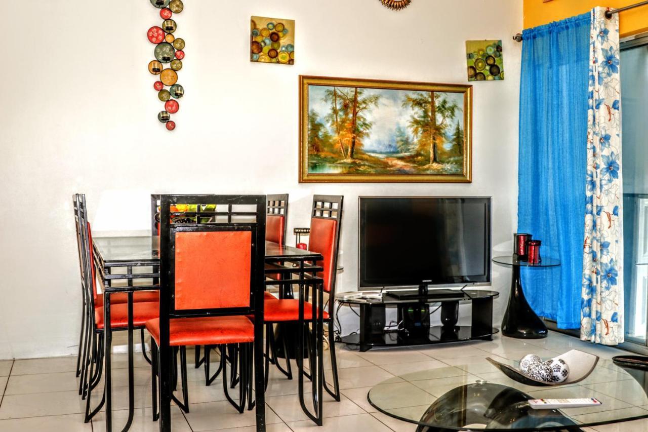 Crystoural Suites Near The Us Embassy - Gated & Secure - 2 Bedrooms, 2 Beds, 4 Guest Kingston Exterior photo
